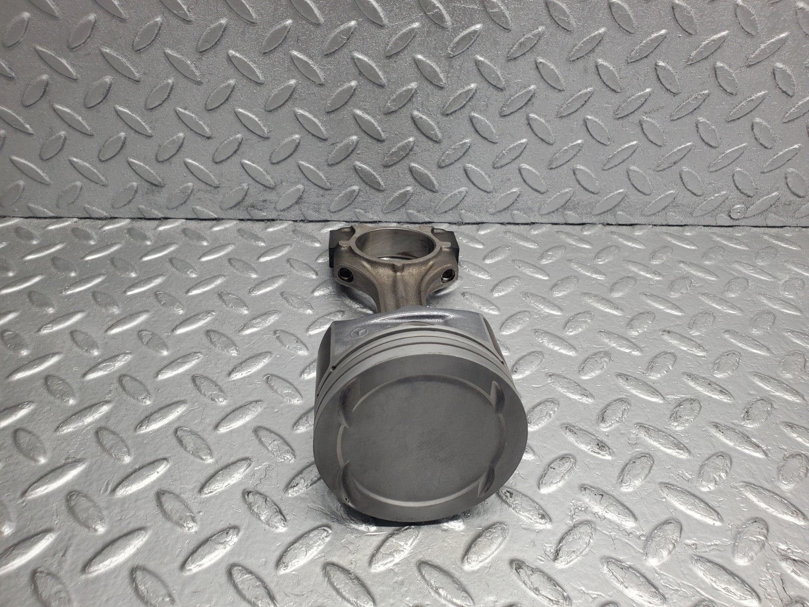 W124 Wagon piston with connecting rod used OEM
