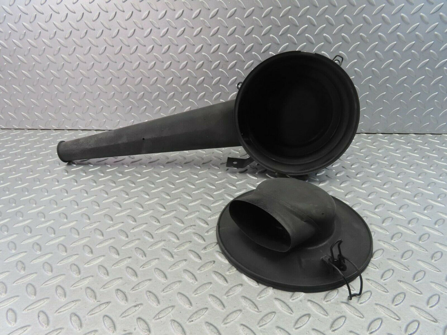 8592 Mercedes-Benz W115 Air Filter Housing 0060947802