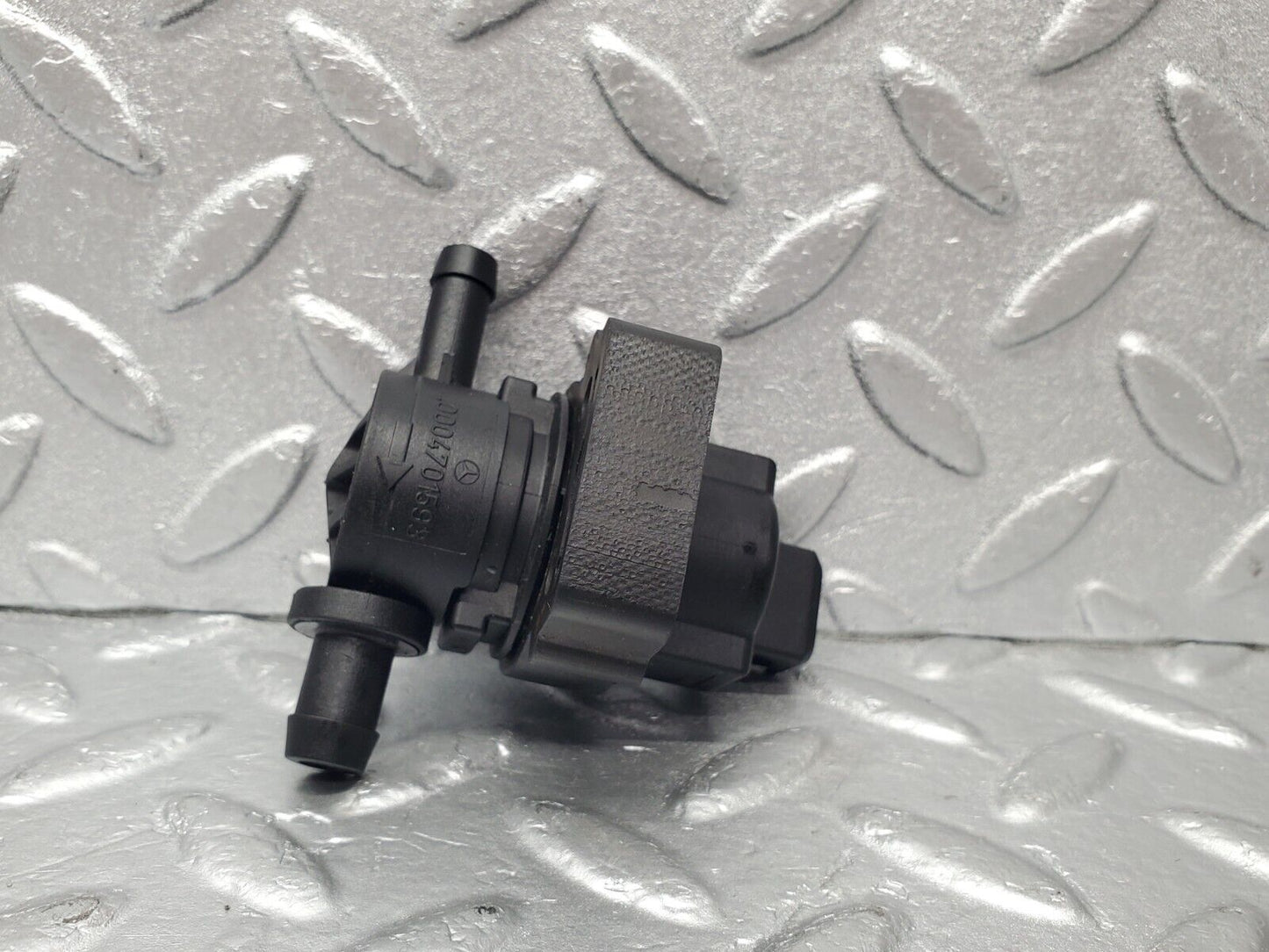 46789 Mercedes-Benz R129 320SL Coupe Fuel Regeneration Vacuum Valve 0004701593