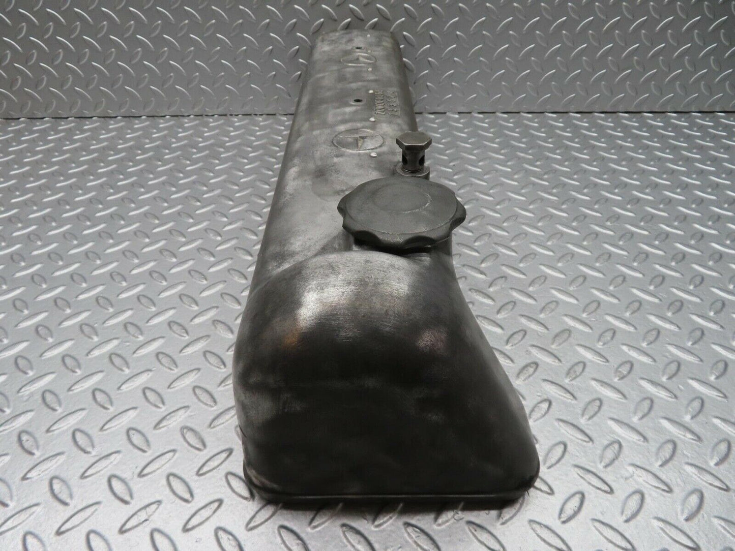 12954 Mercedes-Benz W111 220SE Cylinder Head Valve Cover 1800161305