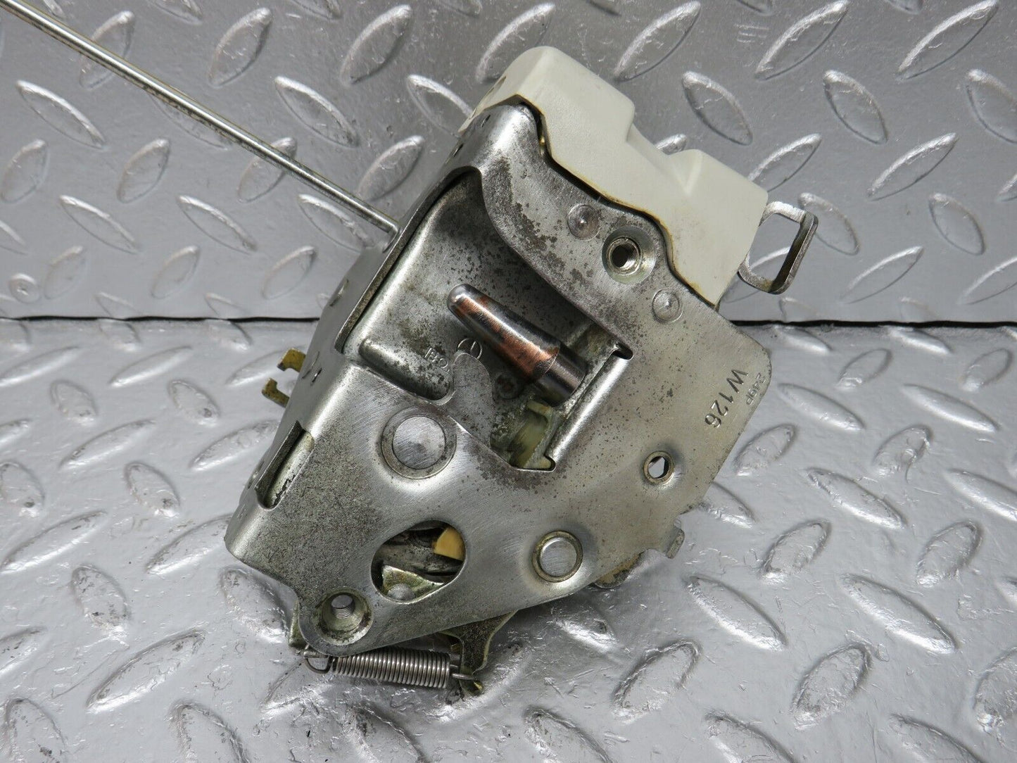 34369 Mercedes-Benz C126 380SEC Coupe Right Door Lock Mechanism 1267230208