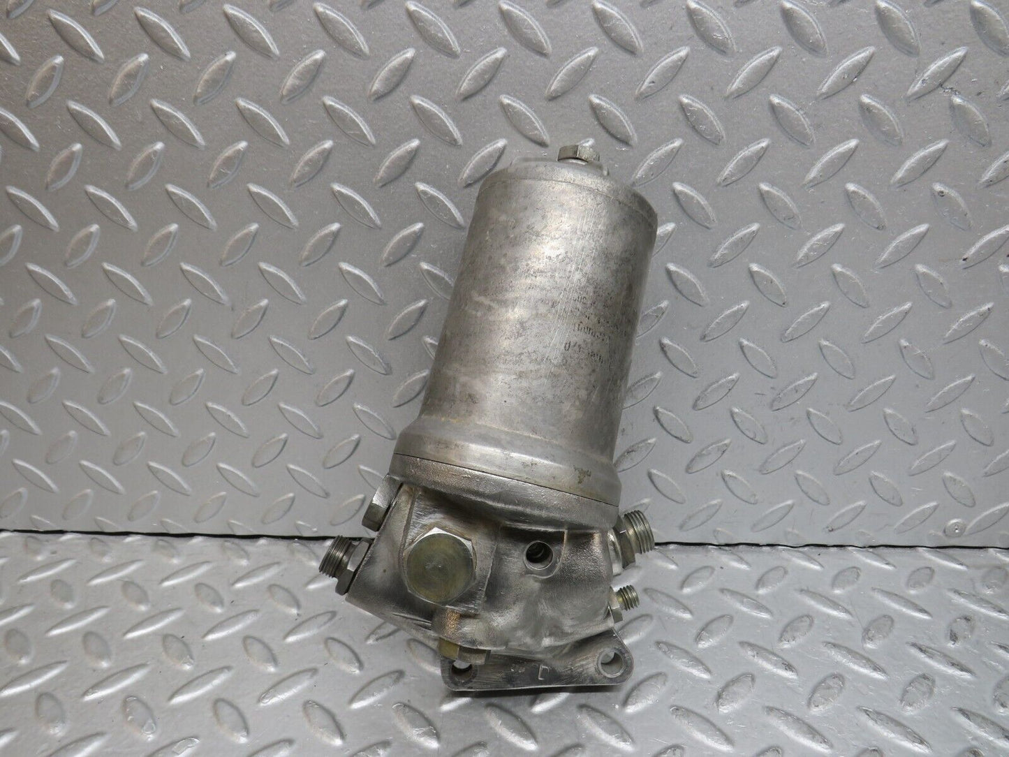 37699 Mercedes-Benz W108 280S Oil Filter Housing