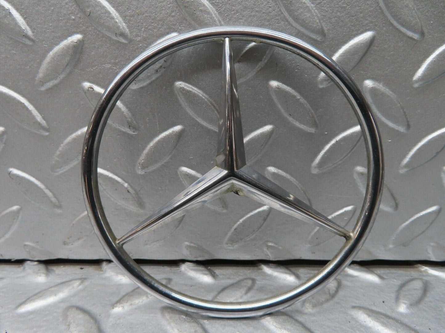 17695 Mercedes-Benz W116 450SEL Trunk Lid Badge Emblem 1167580058