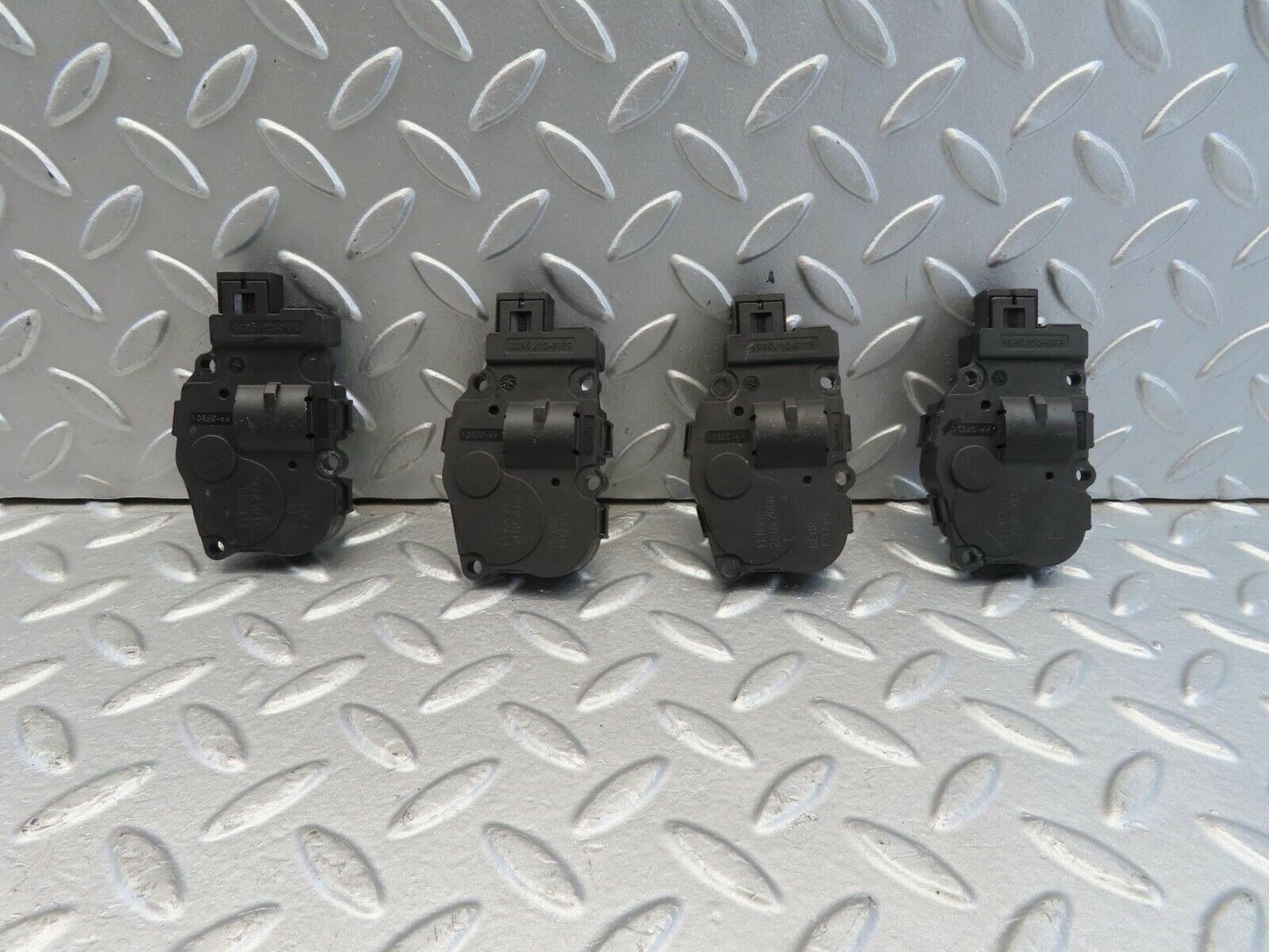11291 Mercedes-Benz W221 S320 4x Heater Vent Control Actuator Motor 412650750