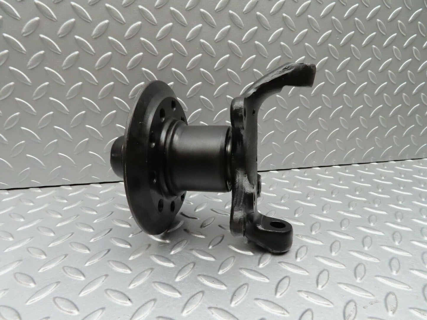3427 Mercedes-Benz W115 220D Front Left Wheel Hub
