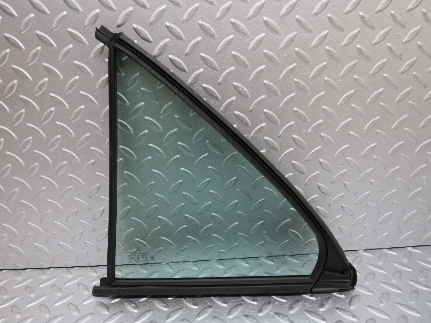 33260 Mercedes-Benz W202 C180 Rear Right Quarter Window Glass 2027350224