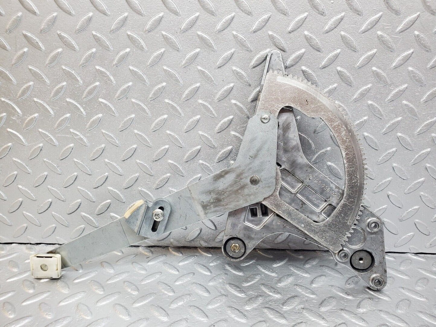 45712 Mercedes-Benz W126 420SE Rear Right Power Window Regulator 1267350211