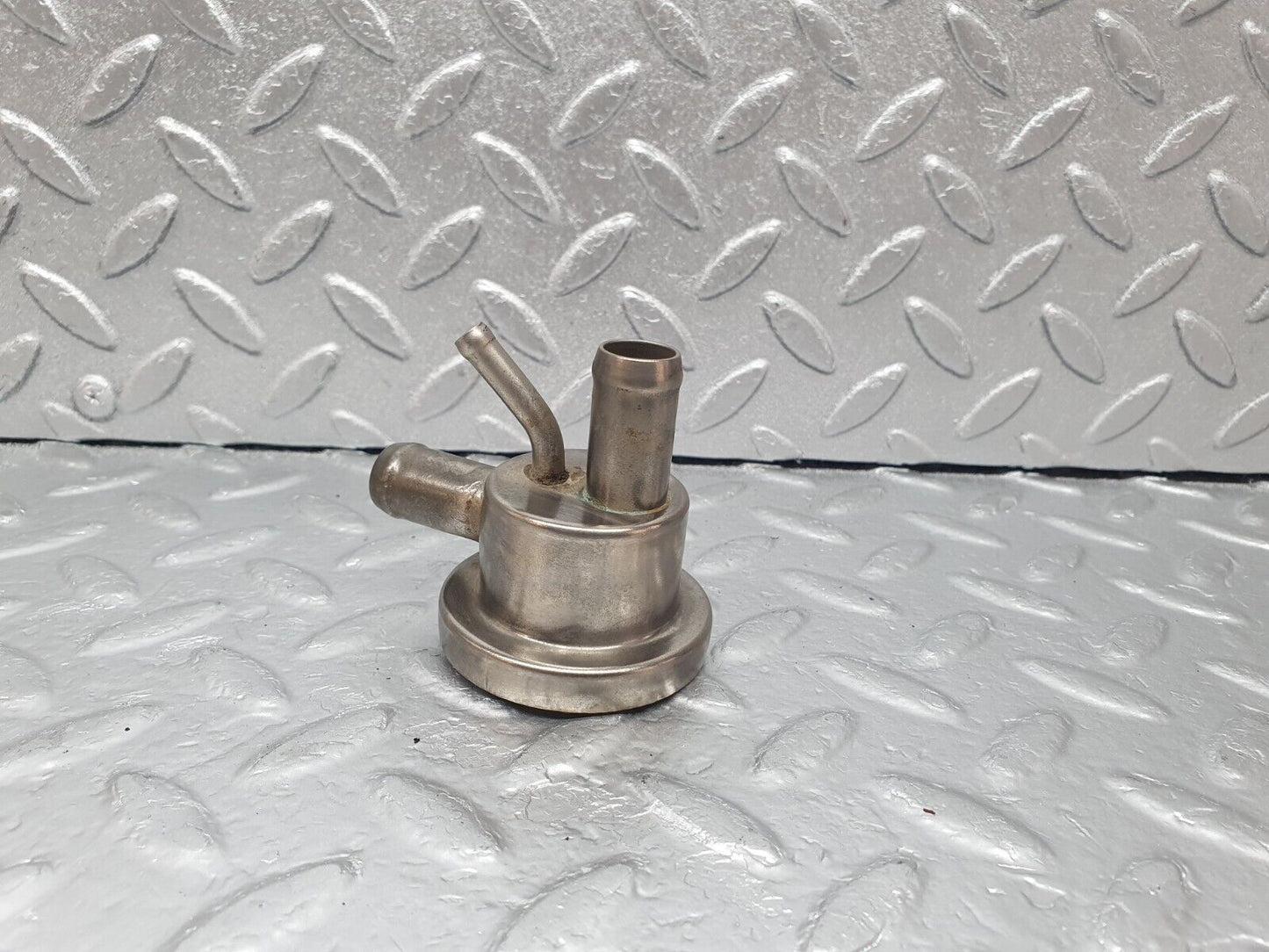43535 Mercedes-Benz C126 380SEC Coupe Fuel Pressure Regulator Damper 1264700116