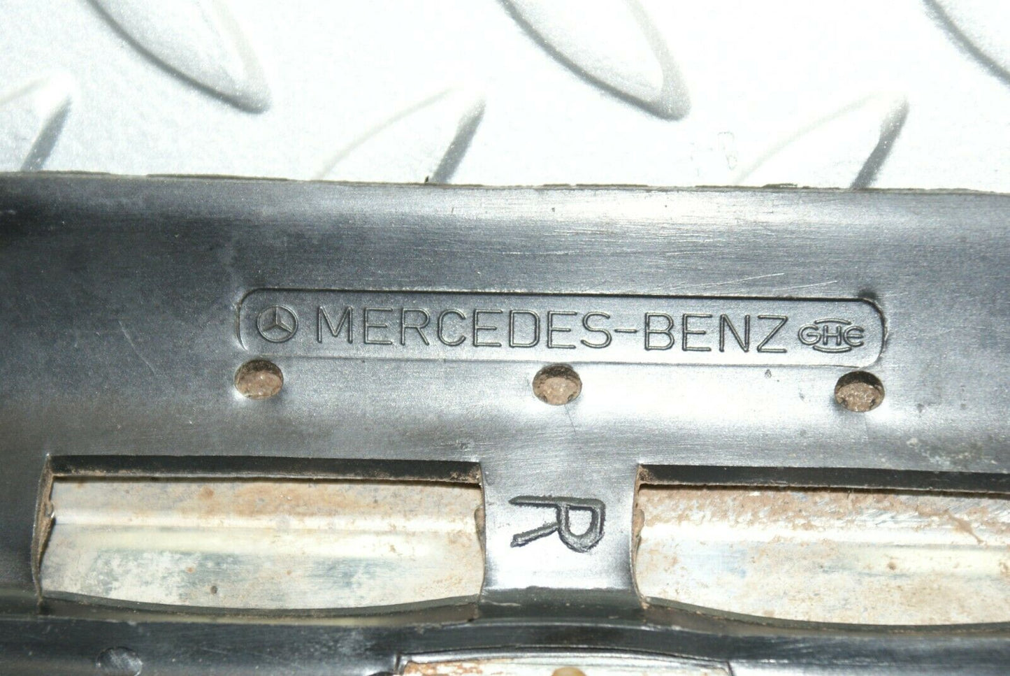2833 Mercedes-Benz C123 280CE Coupe Front Right Fender Wing Lower Trim