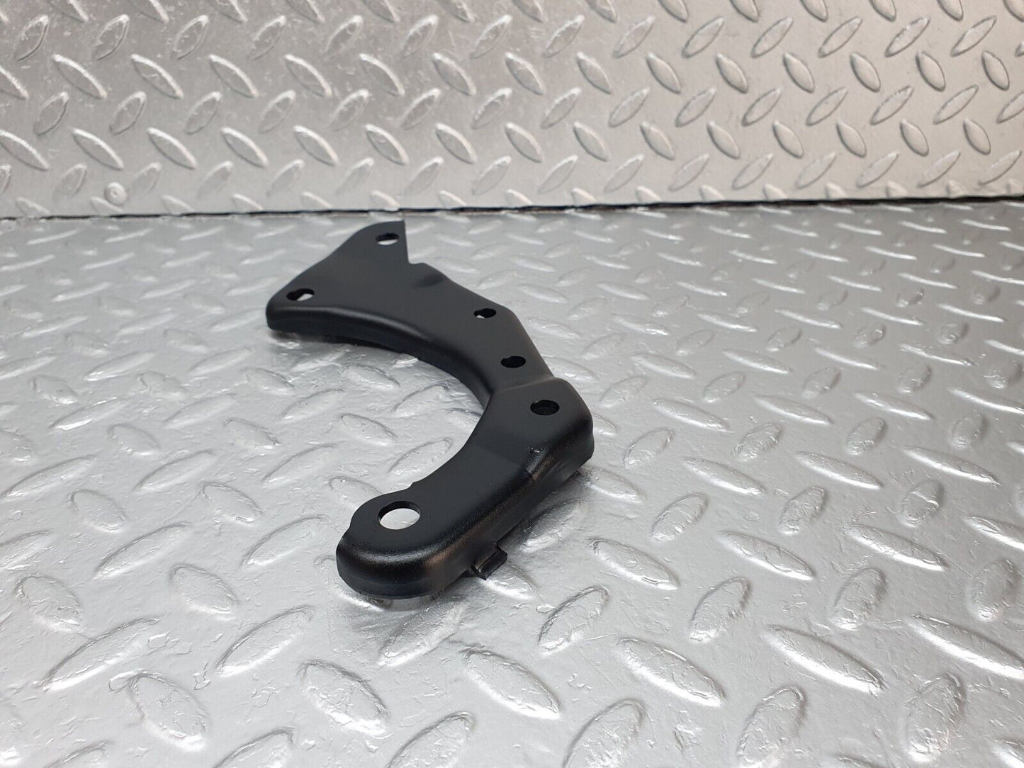 42929 Mercedes-Benz W201 190 2.0L Power Steering Pump Bracket