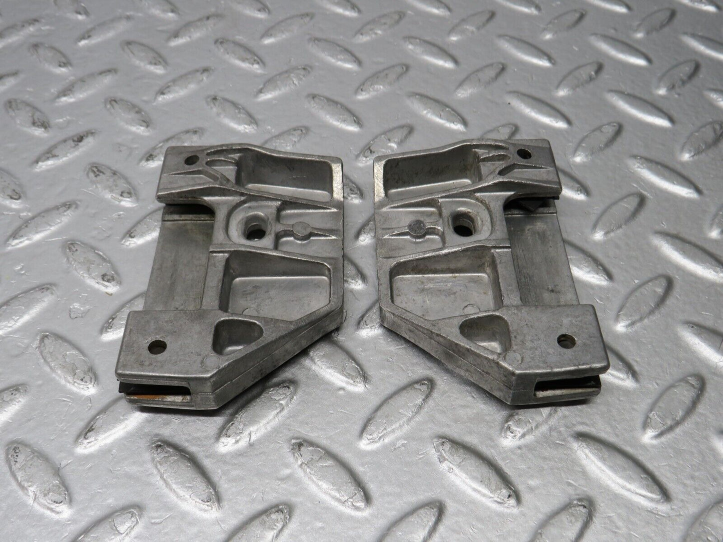 39728 Mercedes-Benz R129 320SL Coupe Door Window Guide Bracket 1247250132 1247250232