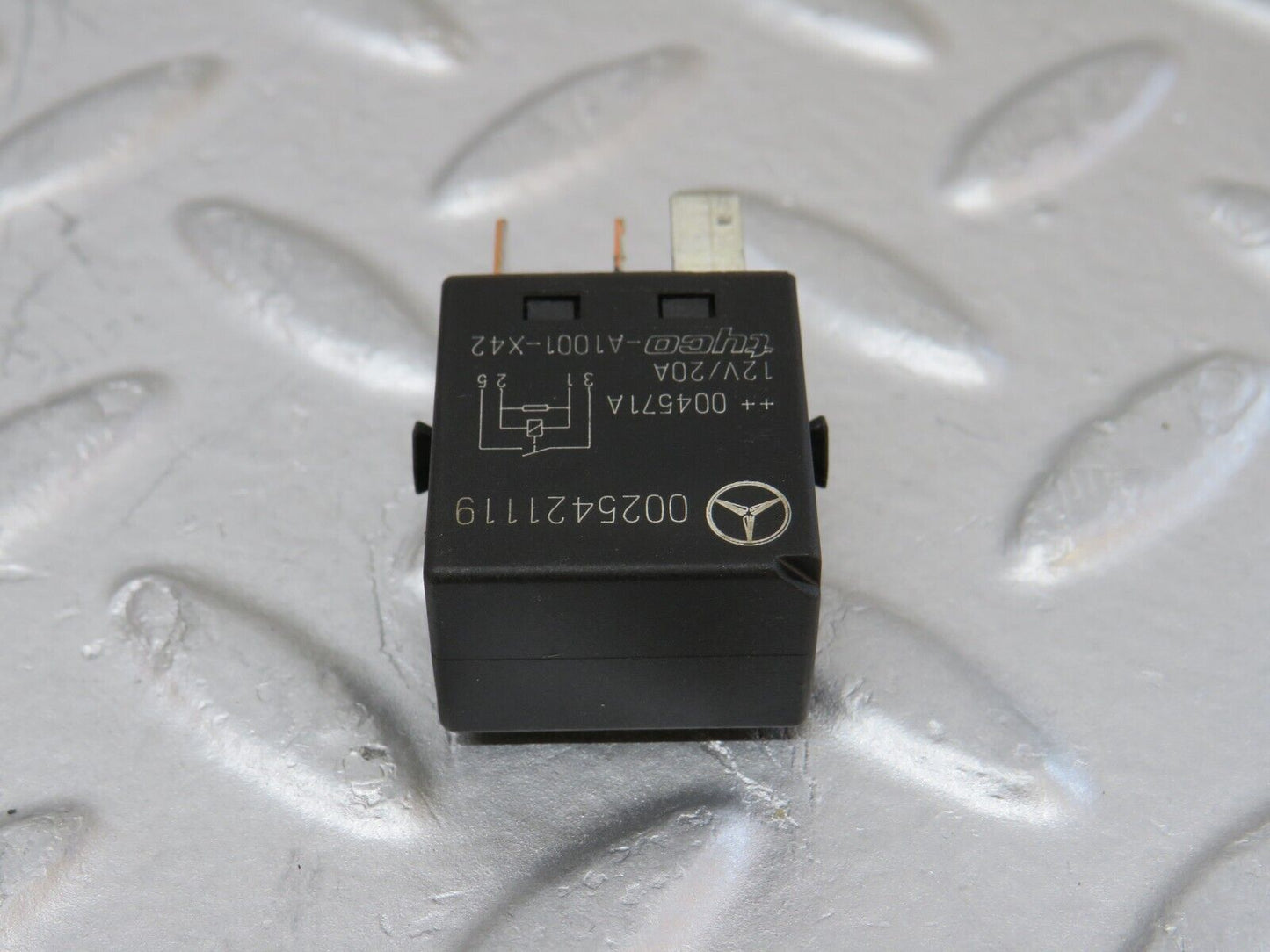 34873 Mercedes-Benz W210 320E Indicator Relay 0025421119