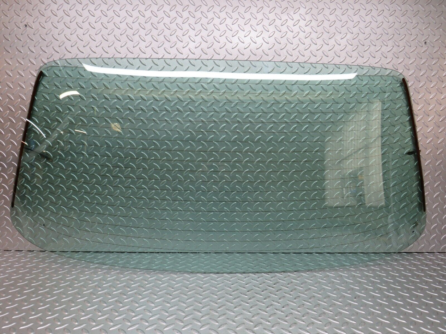 27339 Mercedes-Benz W123 280E Rear Heated Windscreen Glass