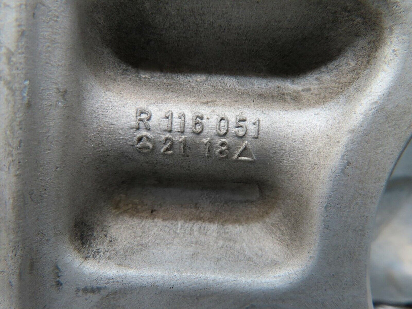 16546 Mercedes-Benz C107 350SLC Coupe Camshaft Tower Bearing 1160512118