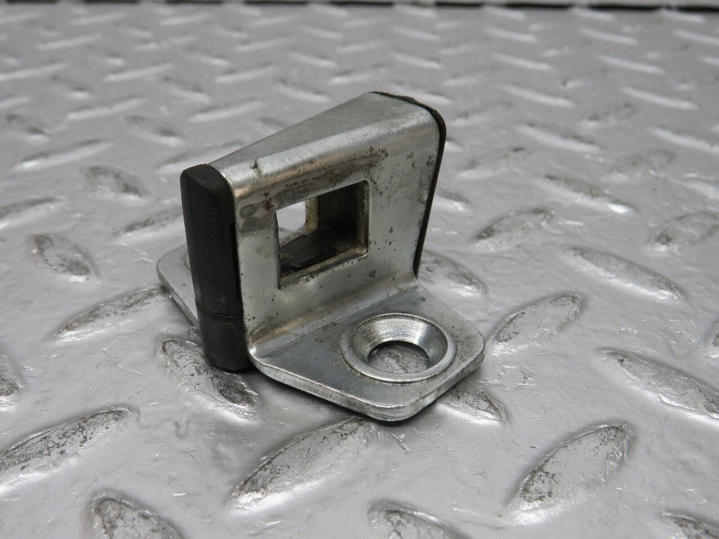 32378 Mercedes-Benz S124 300TE Wagon Door Lock Latch
