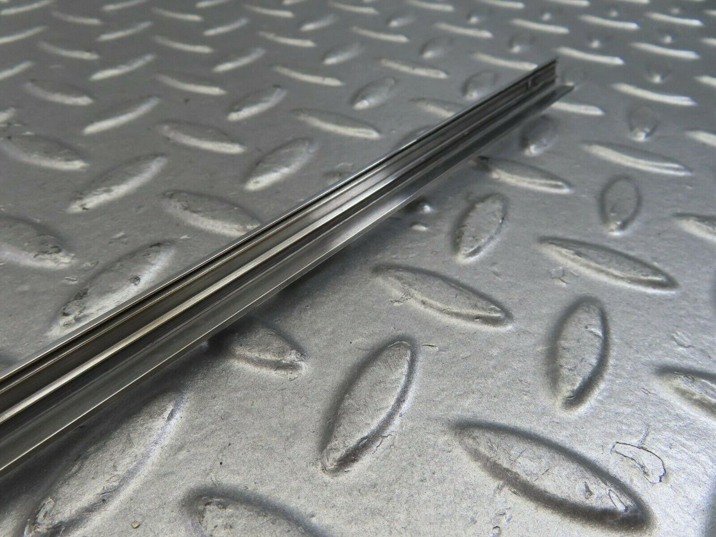 10819 Mercedes-Benz W123 230E Sunroof Chrome Trim