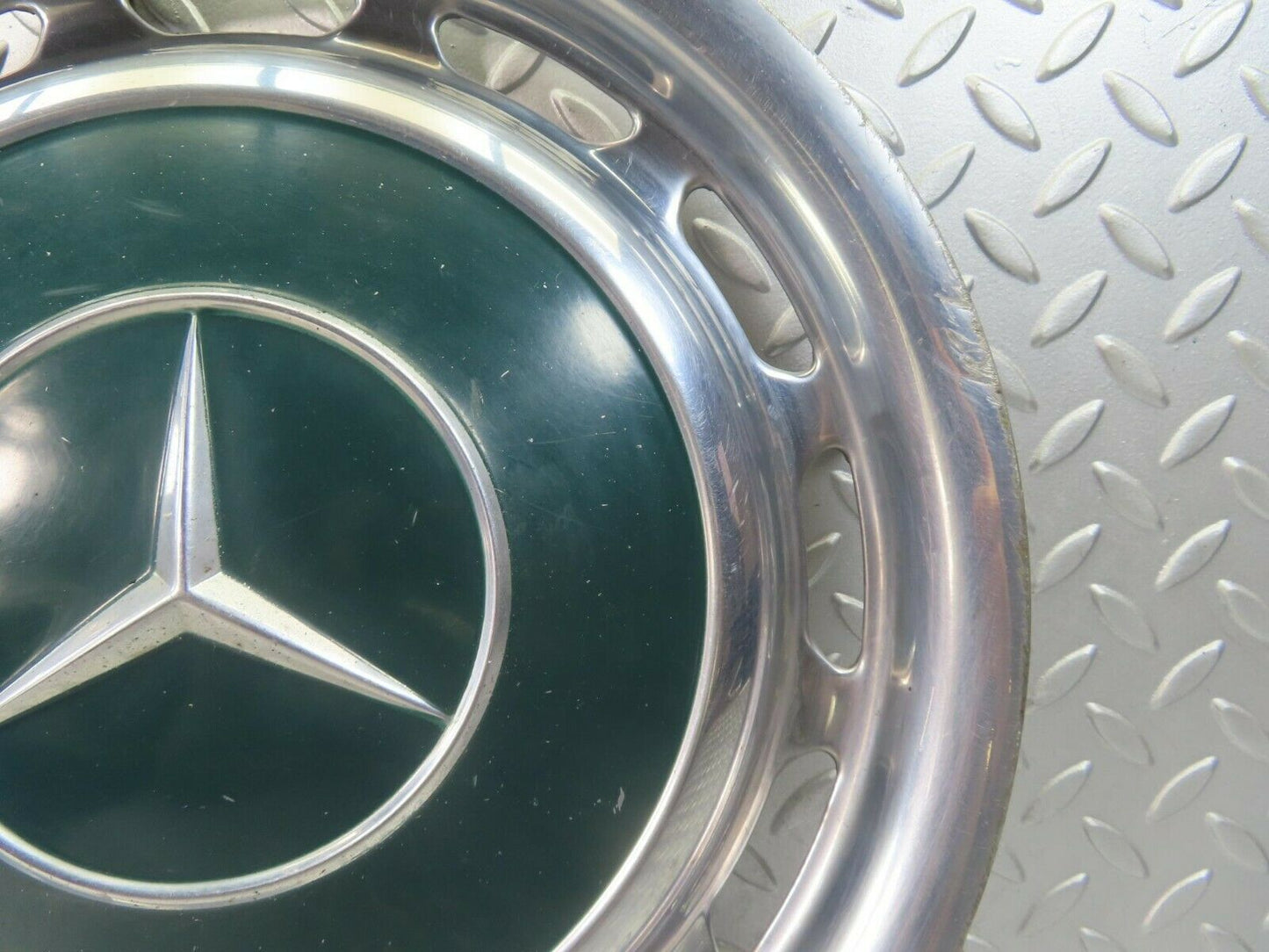 8419 Mercedes-Benz Vintage Wheel Trim Hub Cap 14