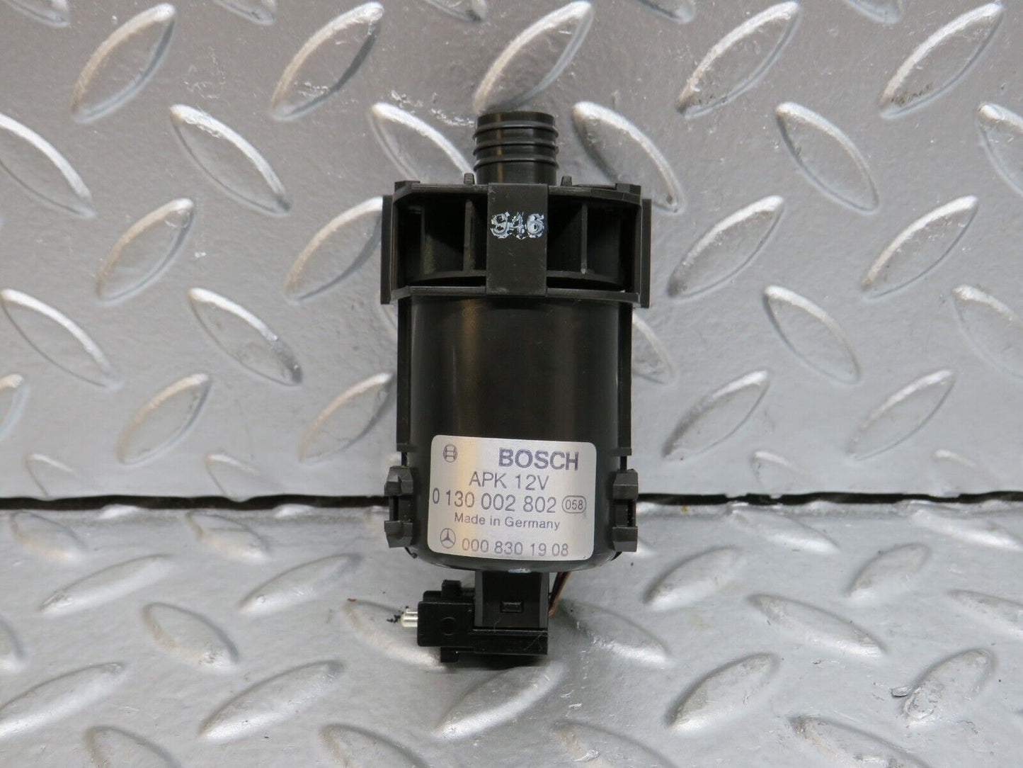29467 Mercedes-Benz W124 230E Temperature Sensor 0008301908 0130002802