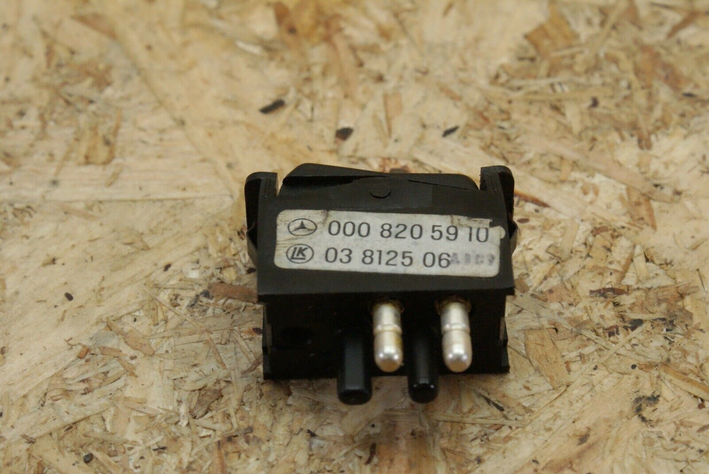 2393 Mercedes-Benz W123 280E Interior Light Switch 0008205910