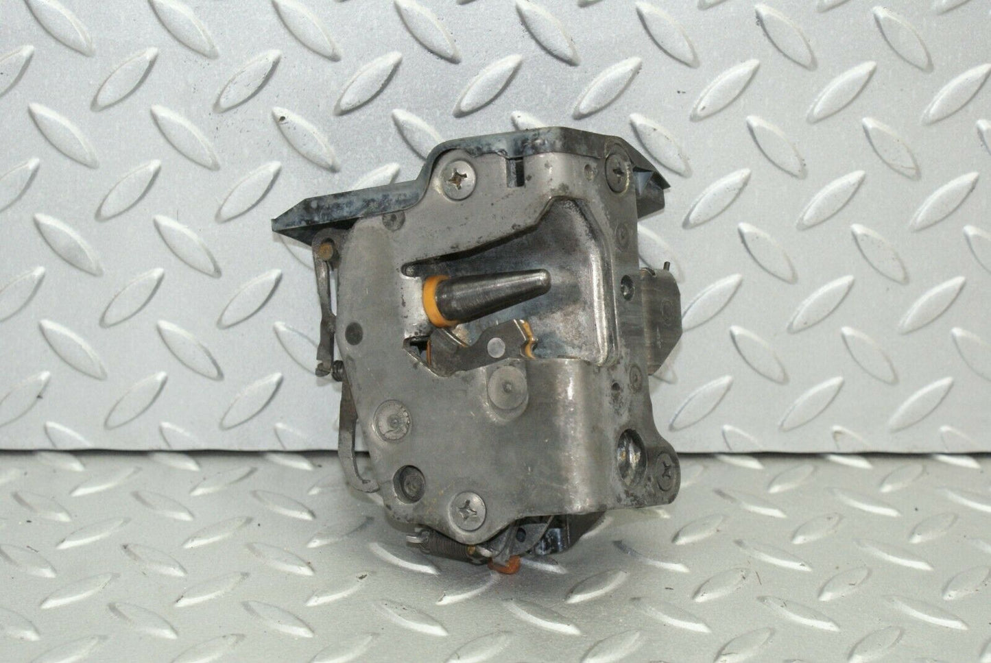 2595 Mercedes-Benz W116 350SE Door Lock Mechanism Left