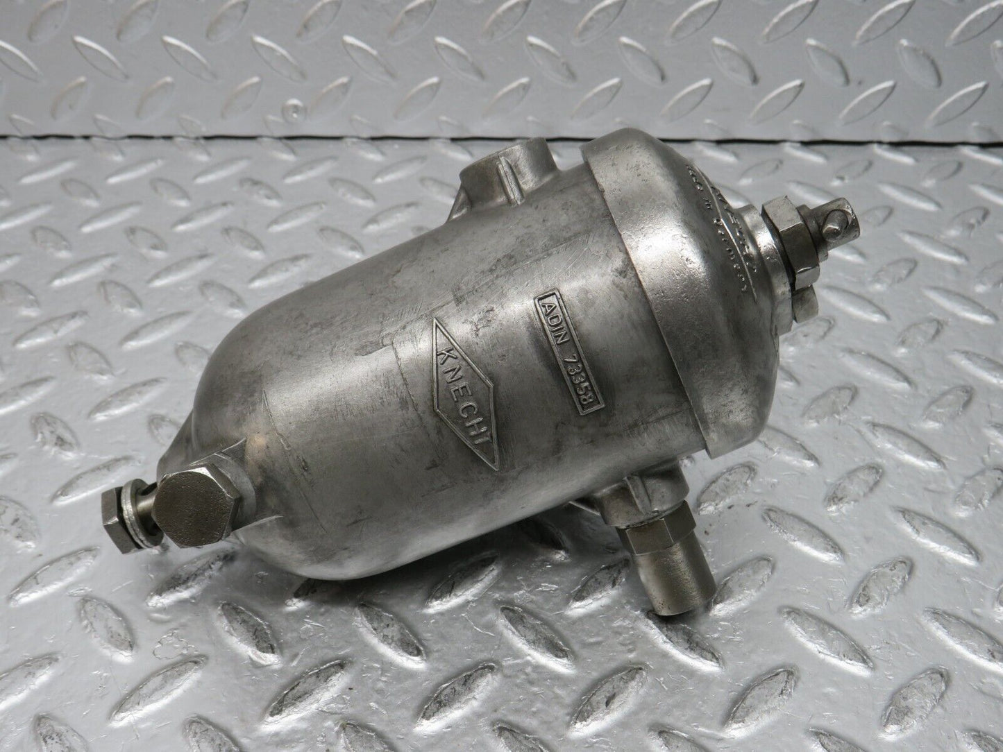 0280 Mercedes-Benz W123 220D  Fuel Filter Housing Knecht FB402