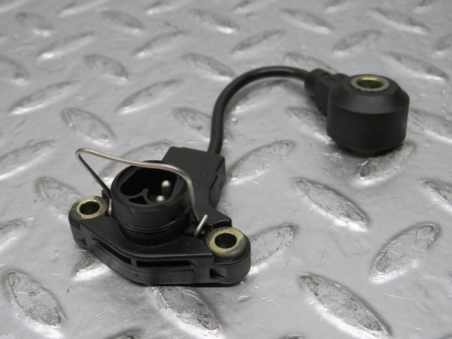 31491 Mercedes-Benz S124 220TE Wagon Knock Sensor 2025403881 0031537928