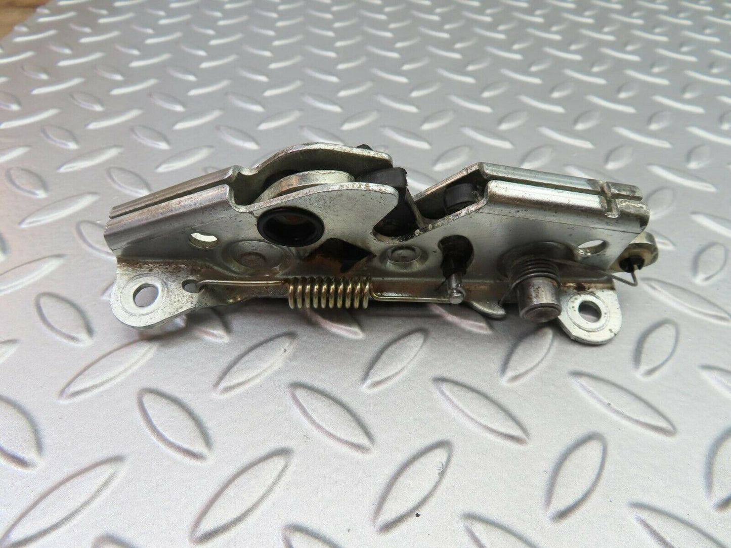 6735 Mercedes-Benz S124 E220 Wagon Rear Seat Bench Locking Mechanism Right