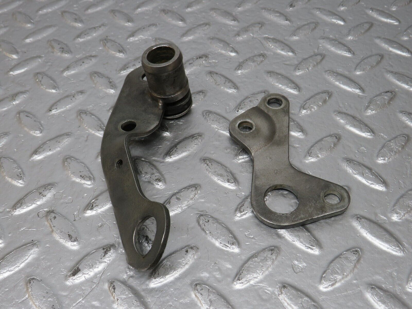 34188 Mercedes-Benz W124 260E Engine Lifting Eyes Hooks