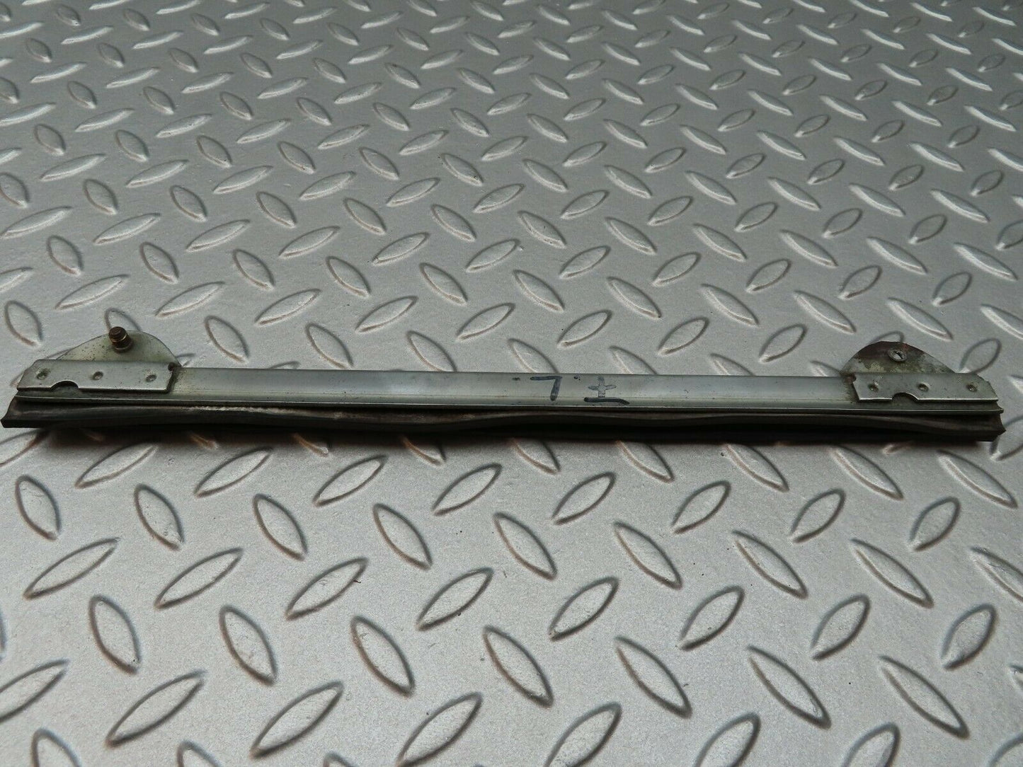 3689 Mercedes-Benz W108 280SE Front Left Door Glass Holder