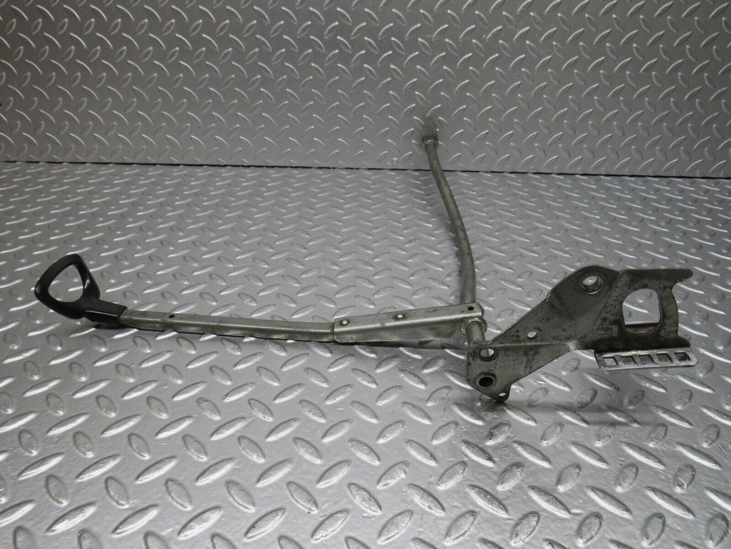 33203 Mercedes-Benz C107 R107 Front Right Seat Sliding Adjust Handle