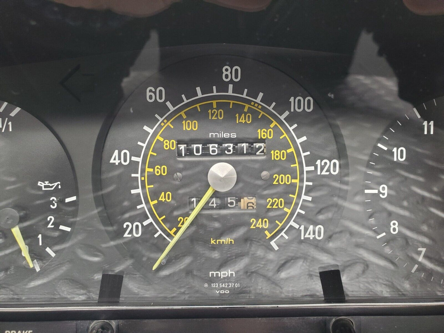 46454 Mercedes-Benz C123 280CE Coupe Instrument Cluster 1235423701