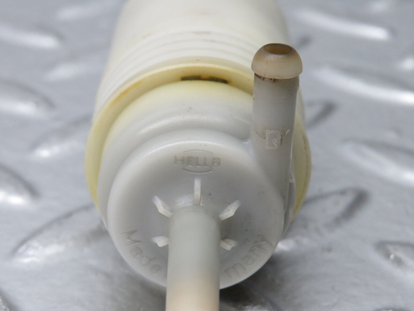 31247 Mercedes-Benz S124 220TE Wagon Windscreen Washer Pump Hella 1248690421