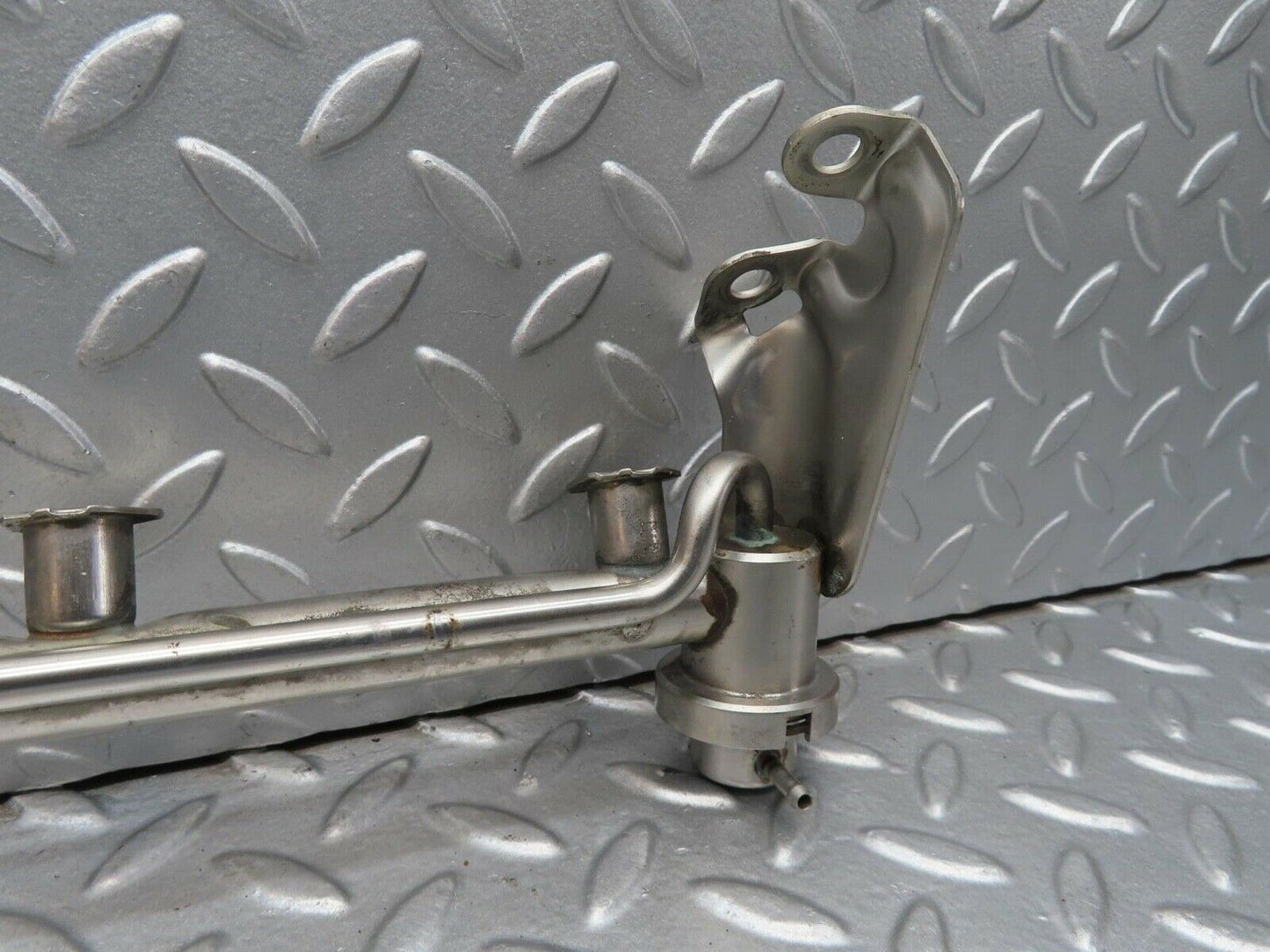 15074 Mercedes-Benz W140 S320 Fuel Injector Rail With Fuel Pressure Regulator
