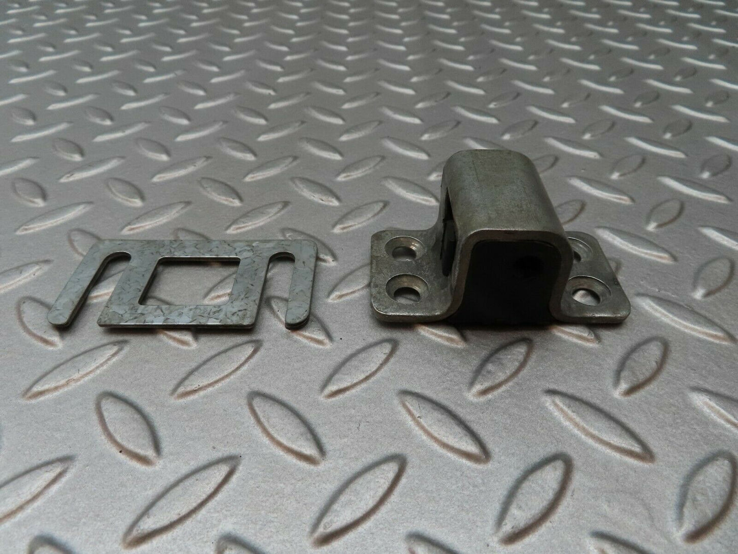 4492 Mercedes-Benz W123 230E Door Lock Latch Right Side