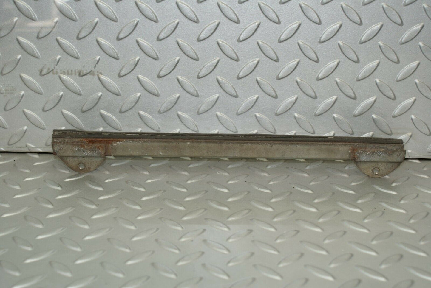 3097 Mercedes-Benz W115 220D Front Right Door Window Glass