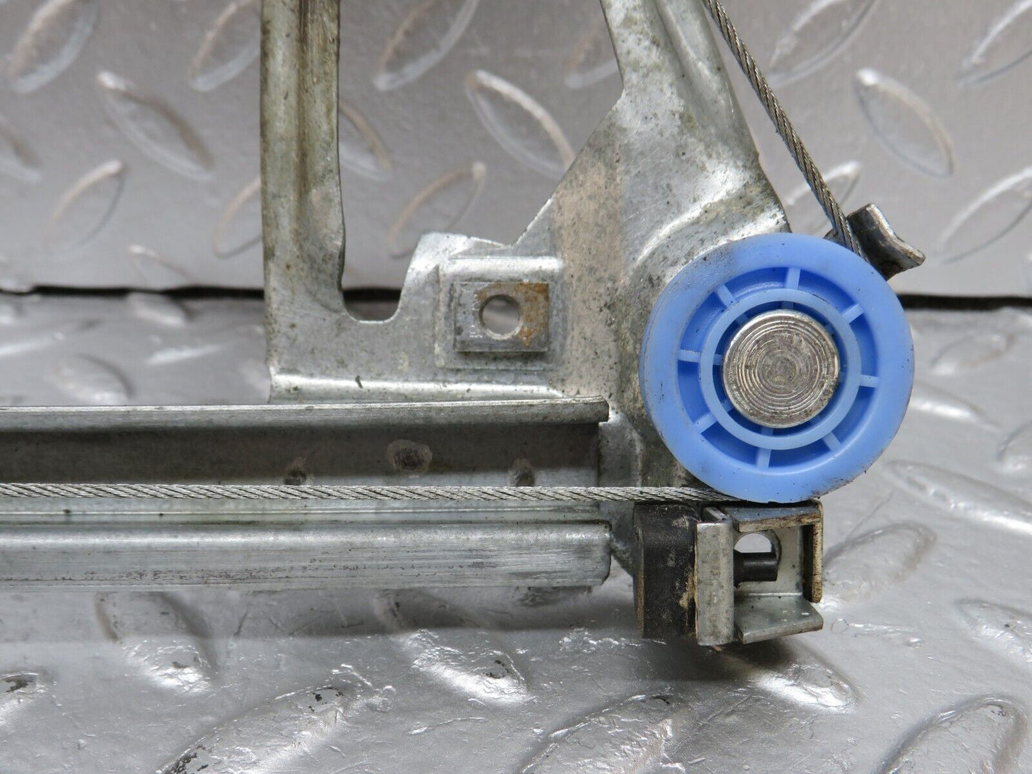 34172 Mercedes-Benz W124 260E Rear Right Power Window Regulator With Motor 774.30016/22