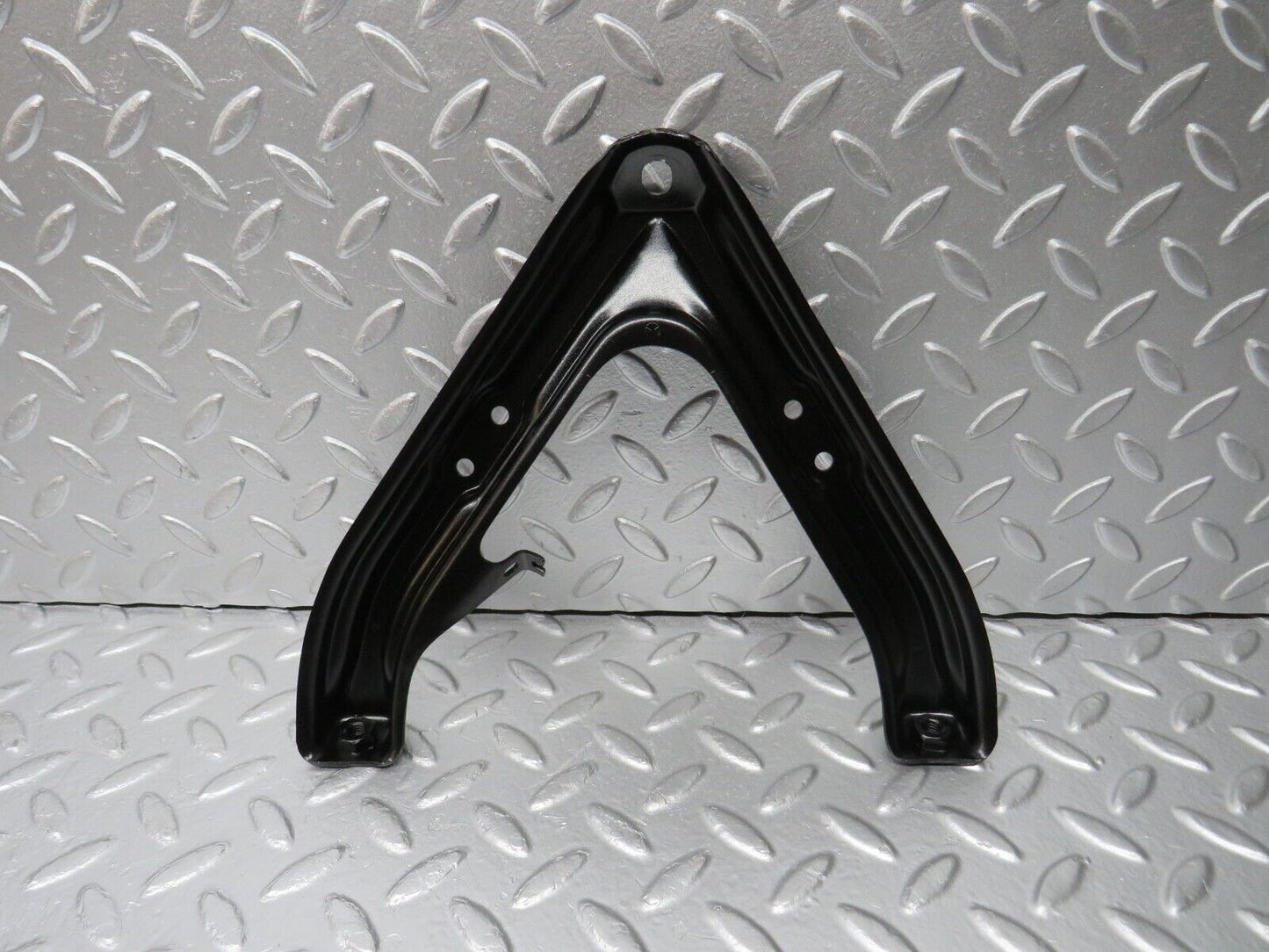 30908 Mercedes-Benz W201 190E 2.0L Air Intake Manifold Bracket