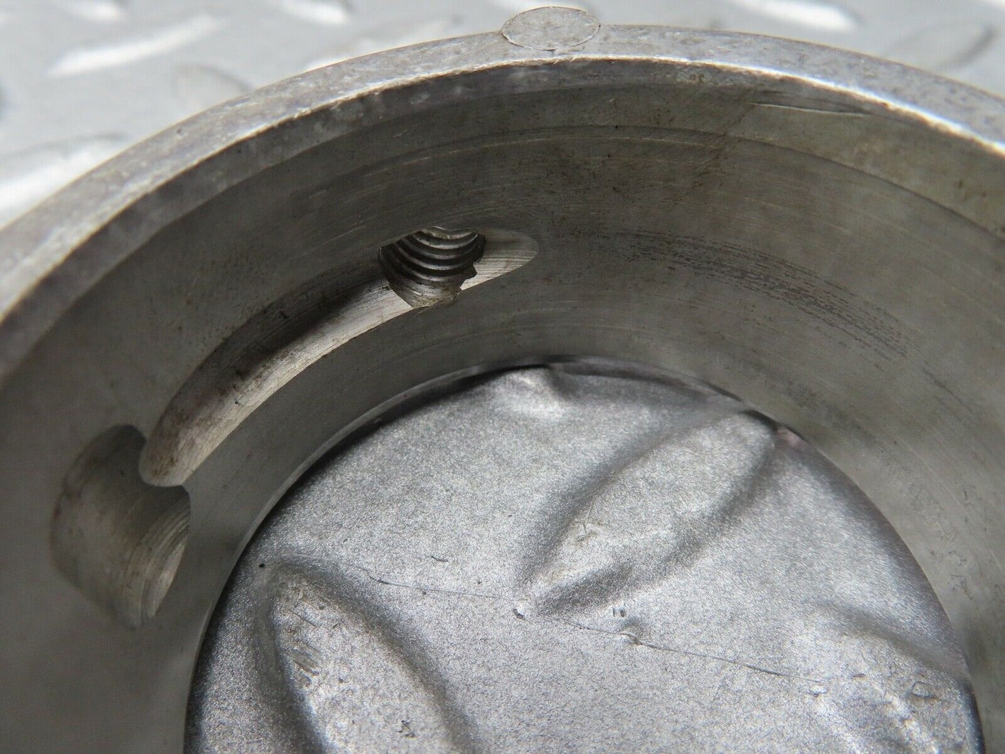 17724 Mercedes-Benz W116 450SEL Camshaft Tower Bearing 1160514312