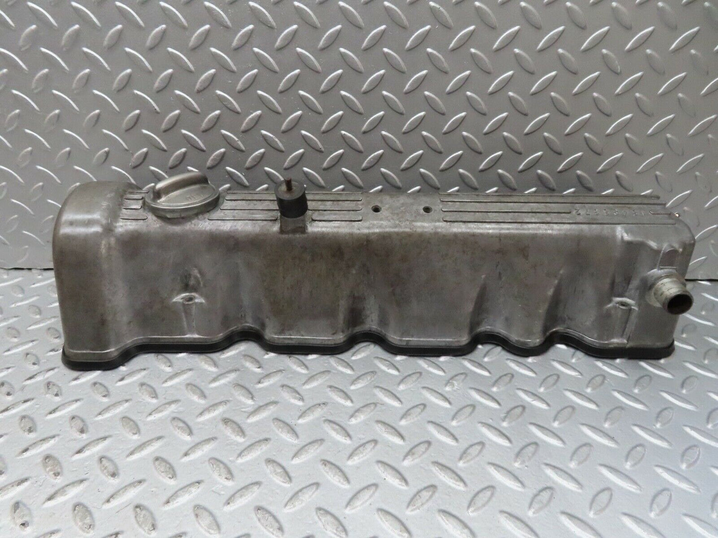 17756 Mercedes-Benz W116 450SEL Cylinder Head Valve Cover Right Side