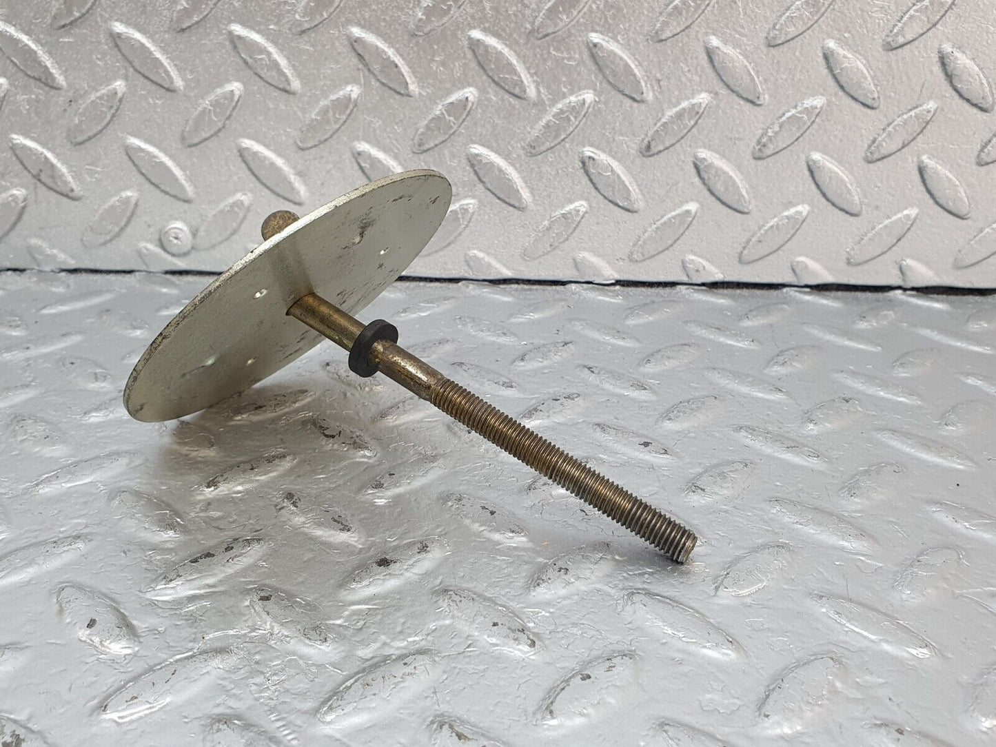 44023 Mercedes-Benz C123 230CE Coupe Spare Wheel Holder