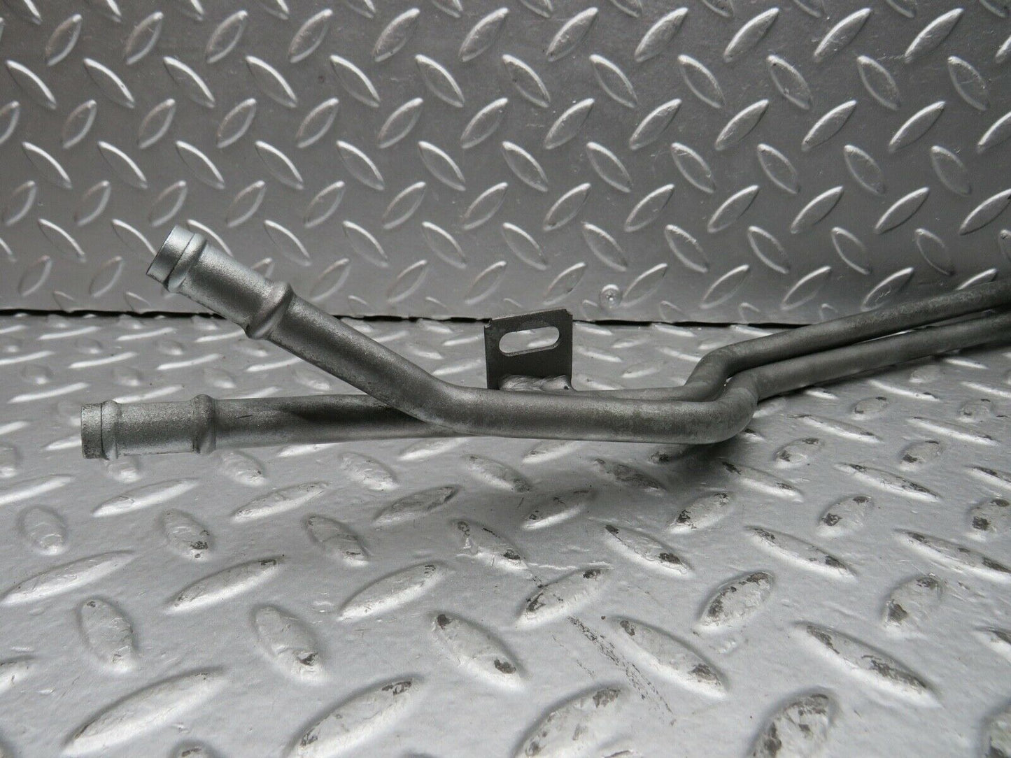 21797 Mercedes-Benz W126 300SE Oil Cooling Pipe