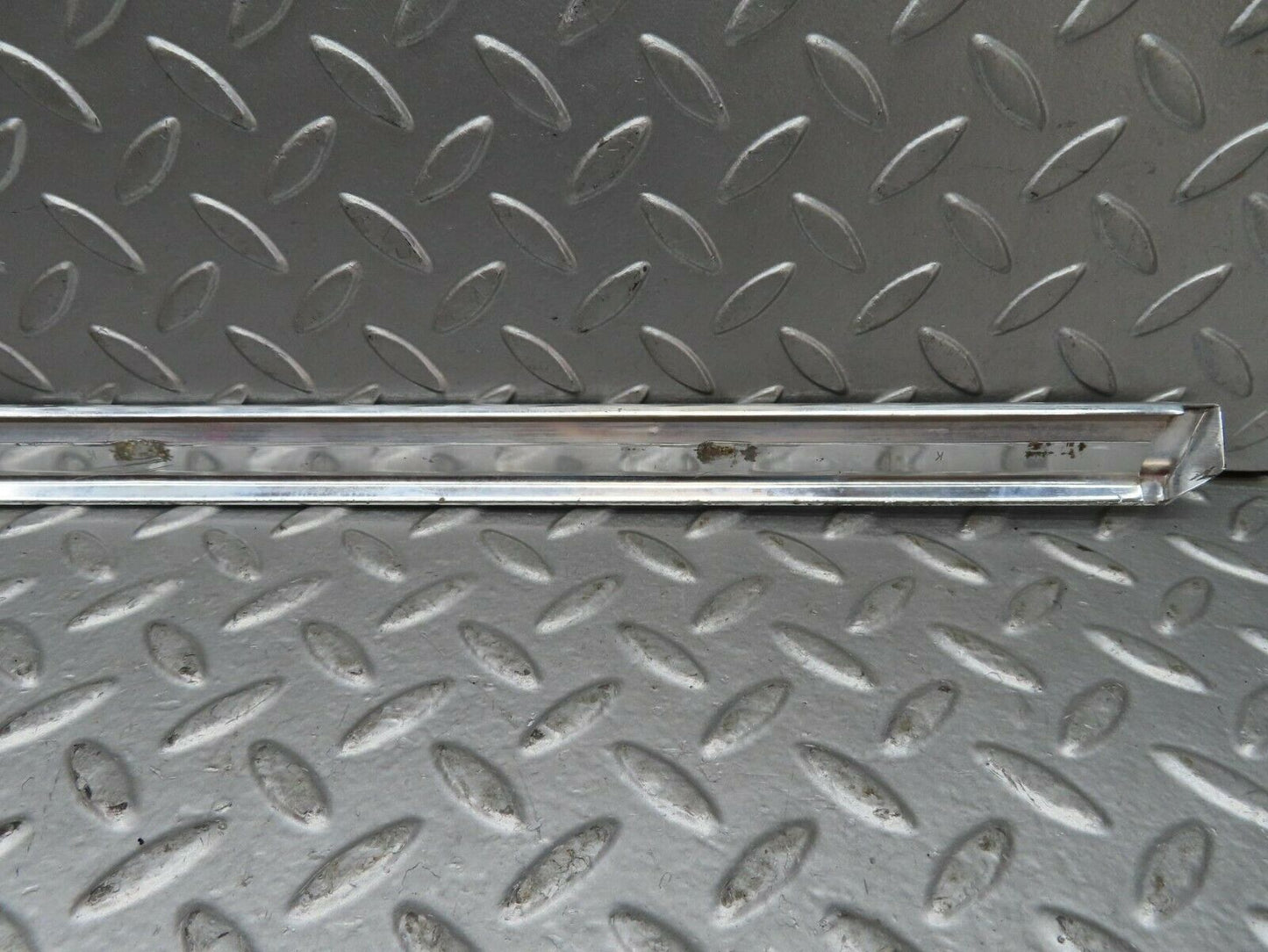 15716 Mercedes-Benz R107 450SL Right Door Chrome Trim
