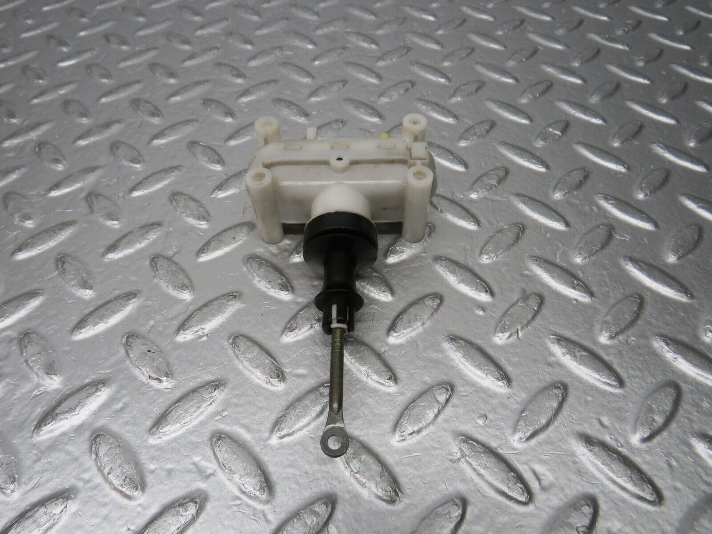 31397 Mercedes-Benz S124 220TE Door Lock Vacuum Actuator Hella Rear Right