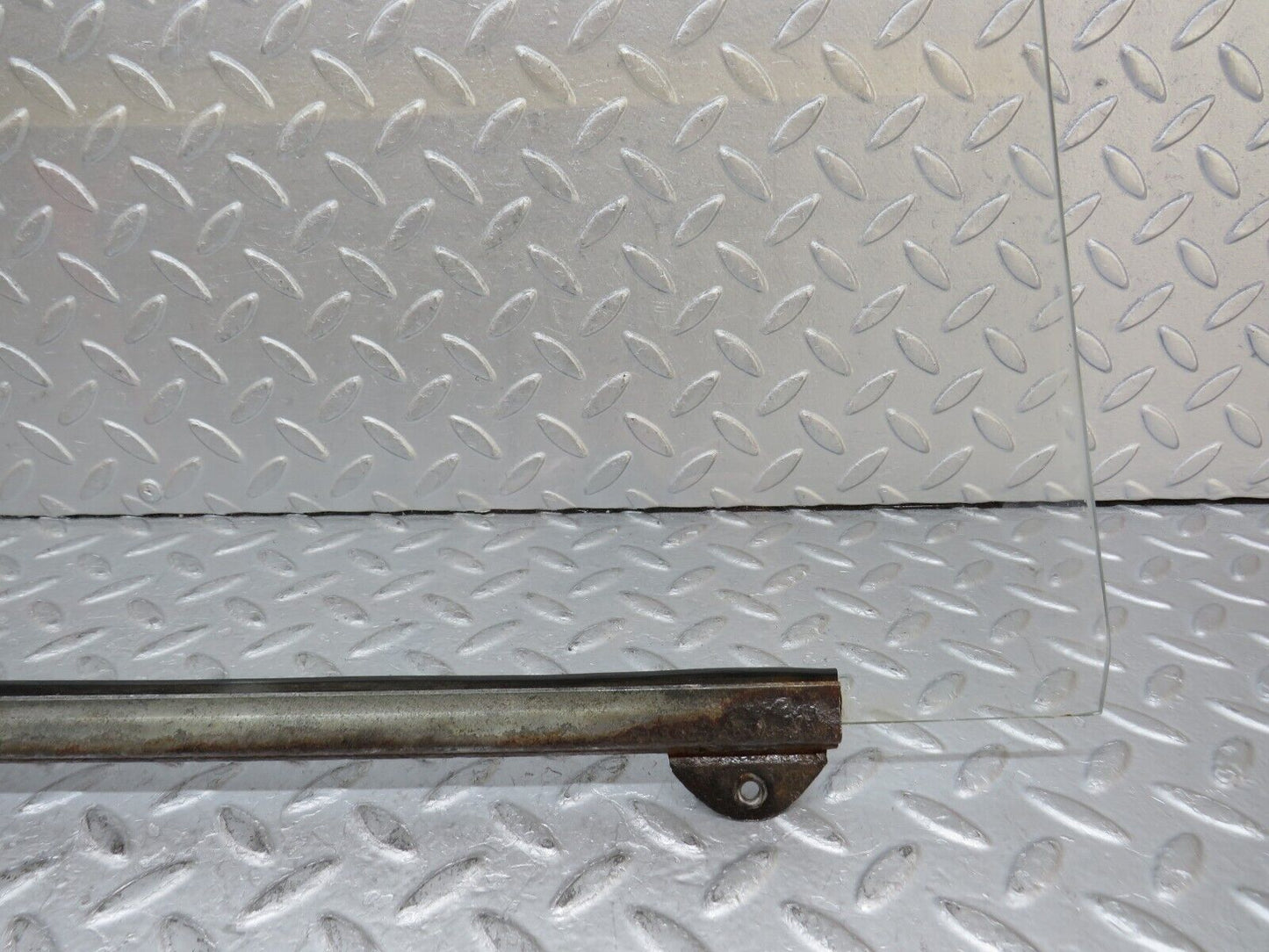 35793 Mercedes-Benz W108 Front Left Door Window Glass