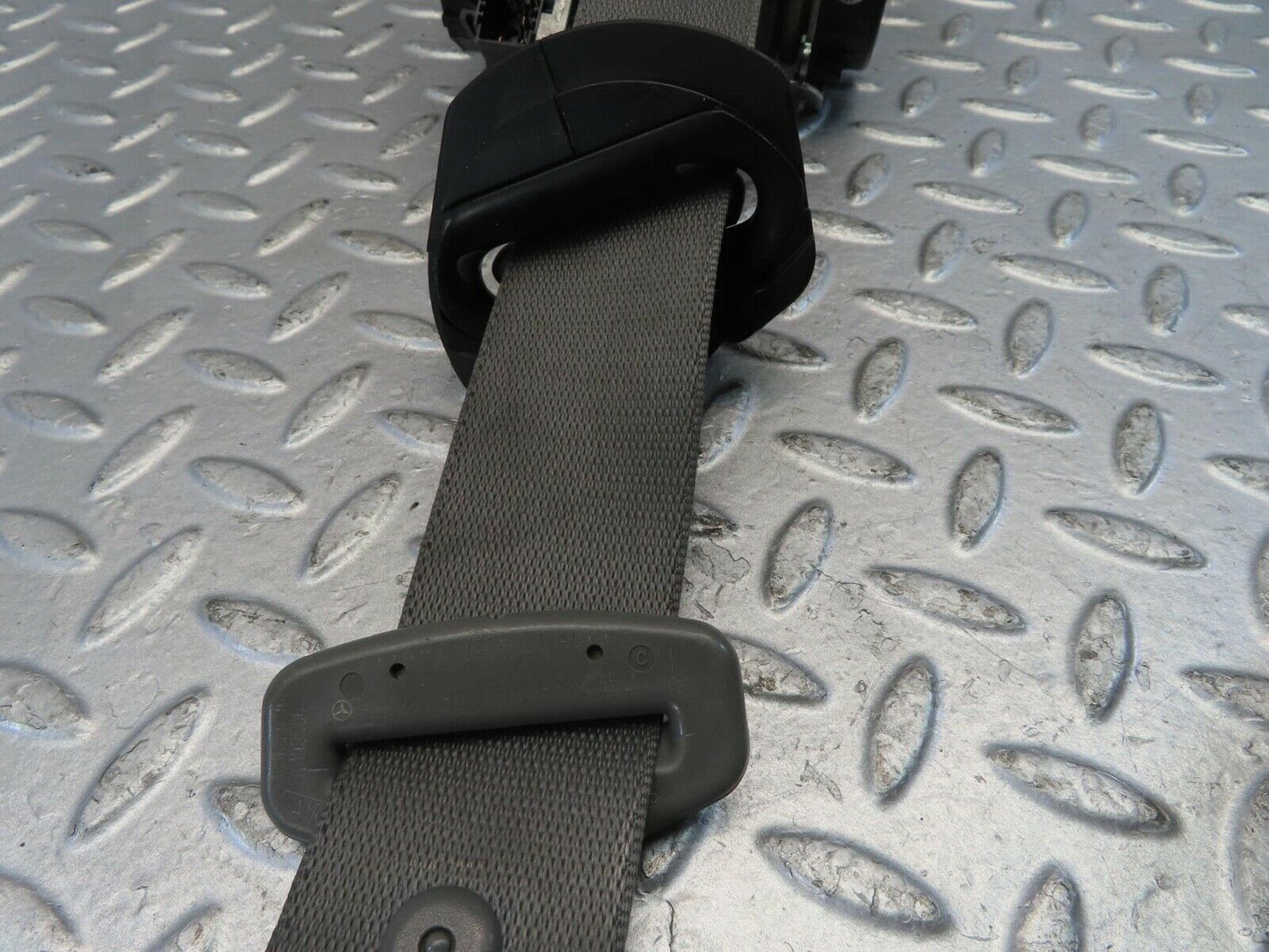 11212 Mercedes-Benz W221 S320 Front Left Seat Belt With Buckle 2218603185