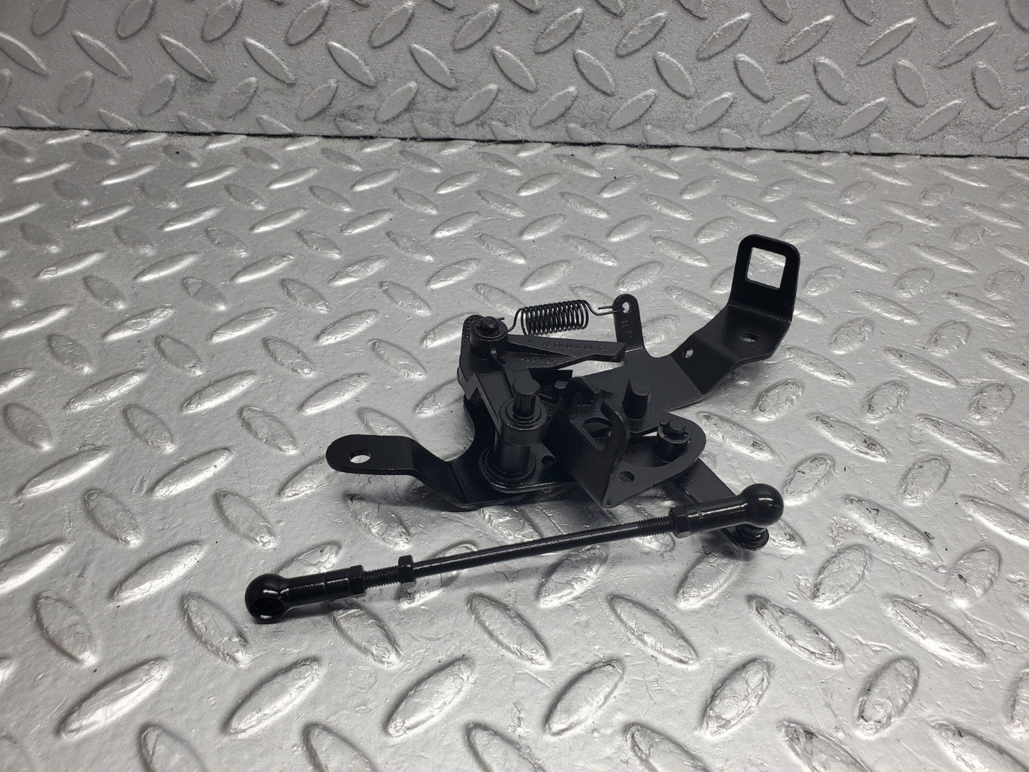 W124 Wagon throttle linkage used OEM