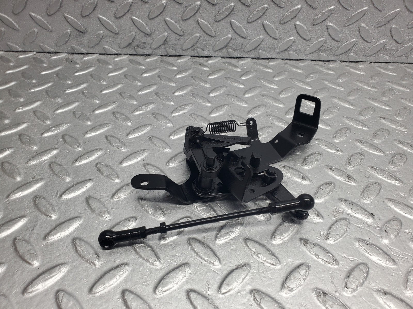 W124 Wagon throttle linkage used OEM