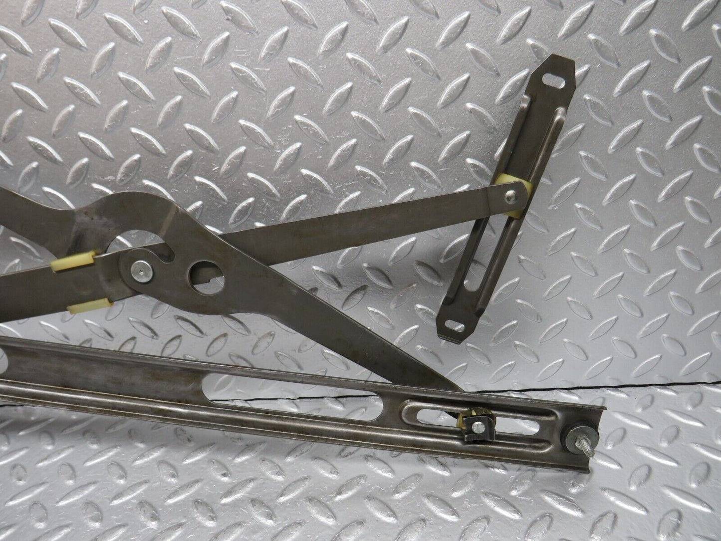 33199 Mercedes-Benz C107 R107 Front Right Power Window Regulator 1077200846