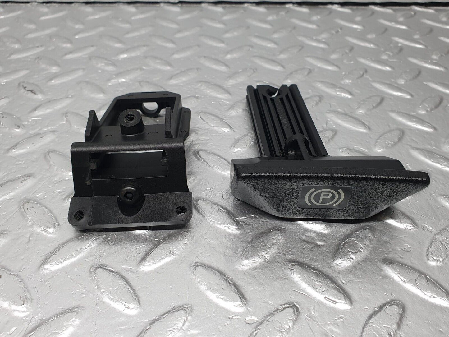 41859 Mercedes-Benz W202 C200 Parking Brake Release Handle 2024270520 2024270312