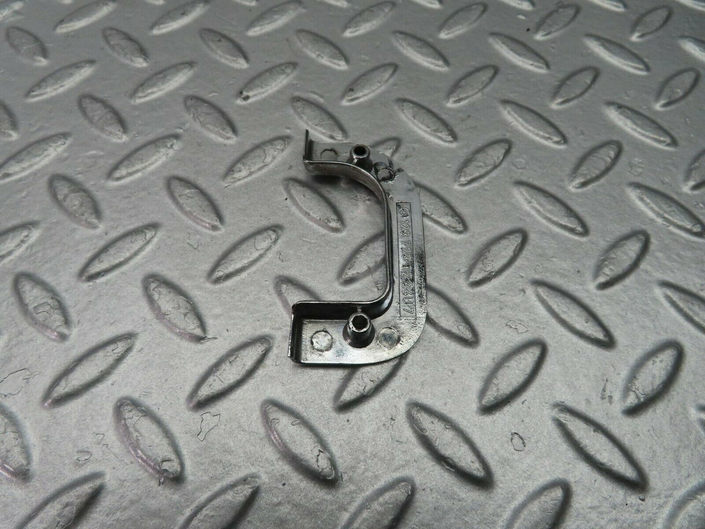 9914 Mercedes-Benz C123 230CE Coupe Right Interior Chrome Door Latch Trim